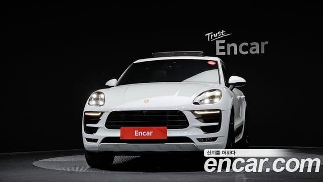 Porsche Macan 3