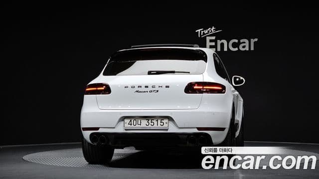 Porsche Macan 4