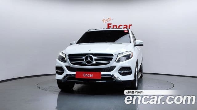Mercedes-Benz GLE-Class W166 3