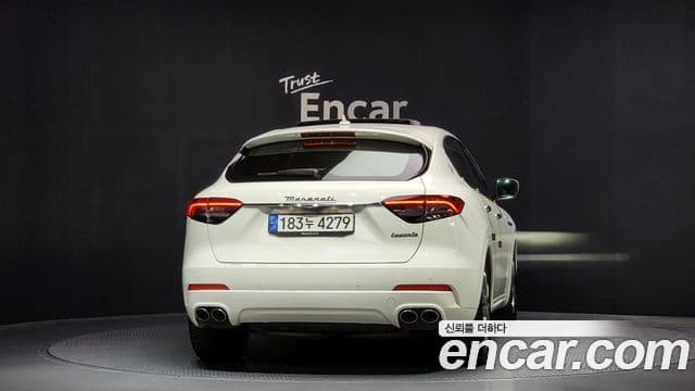 Maserati Levante 3