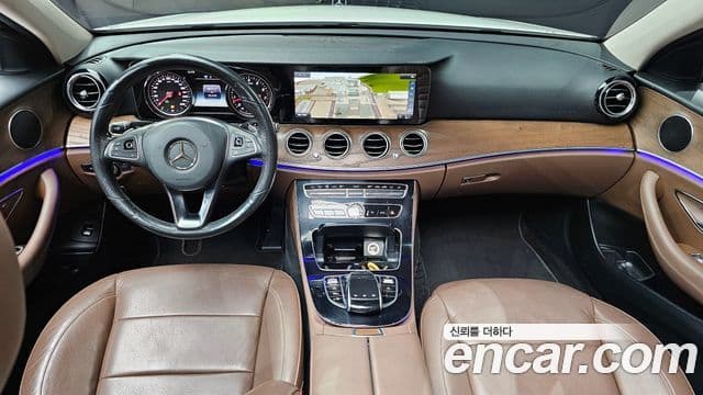 Mercedes-Benz E-Class W213 4