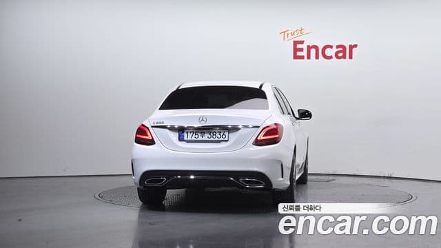 Mercedes-Benz C-Class W205 4