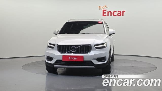 Volvo XC40 3