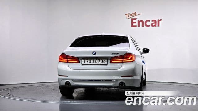 BMW 5 Series (G30) 4