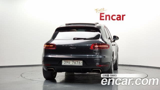 Porsche Macan 4