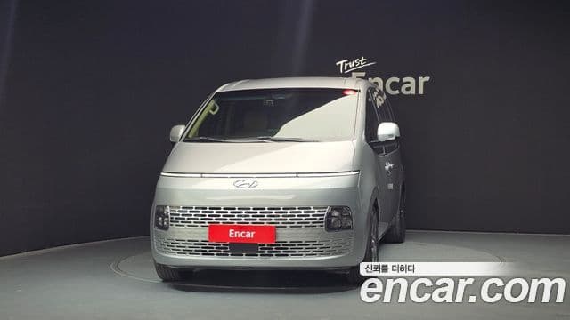 Hyundai Staria 2