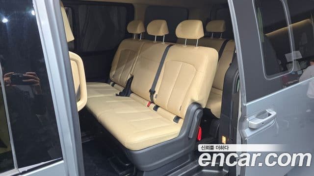 Hyundai Staria 4