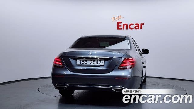Mercedes-Benz E-Class W213 4