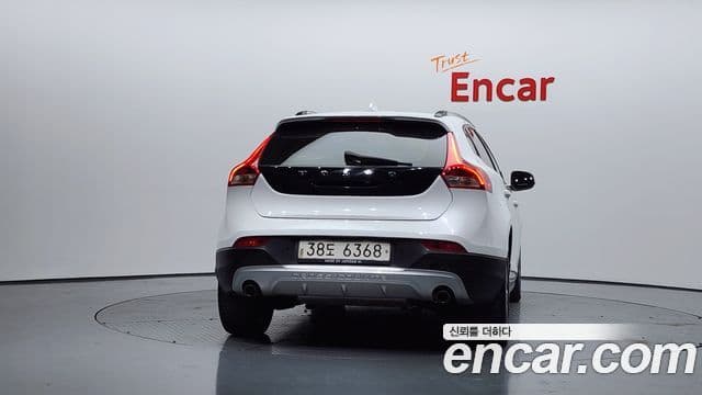 Volvo V40 Cross Country 4
