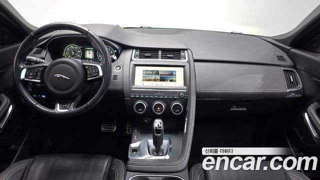 Jaguar E-PACE 4