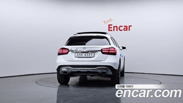Mercedes-Benz GLA-Class X156 4