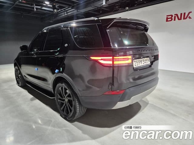 Land Rover Discovery 5 3