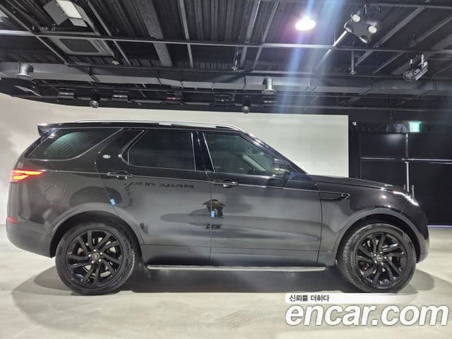 Land Rover Discovery 5 4