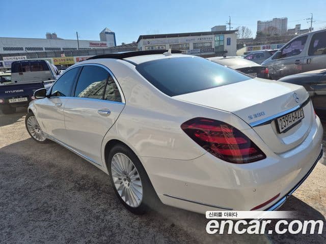 Mercedes-Benz S-Class W222 4