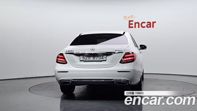 Mercedes-Benz E-Class W213 4