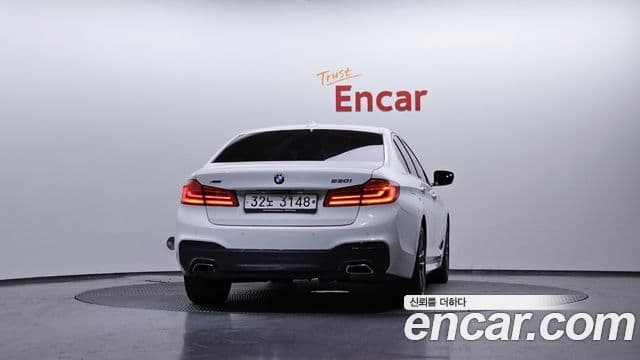 BMW 5 Series (G30) 3