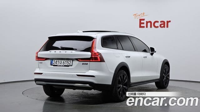 Volvo V60 Cross Country 2nd Gen 2