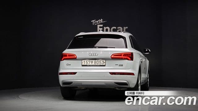 Audi Q5 (FY) 4