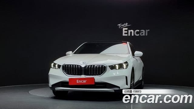 BMW 5 Series (G60) 2