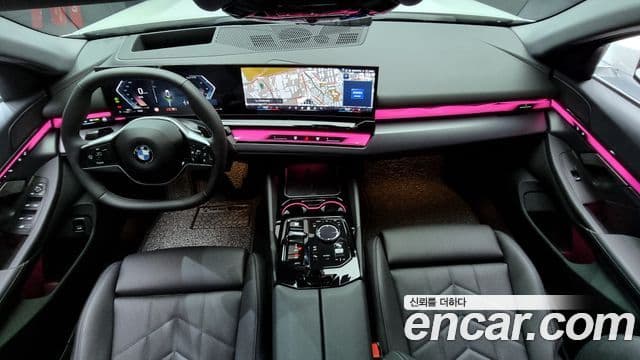 BMW 5 Series (G60) 4