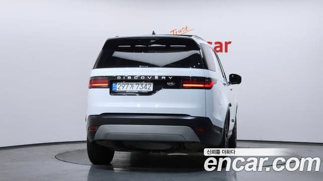 Land Rover Discovery 5 3