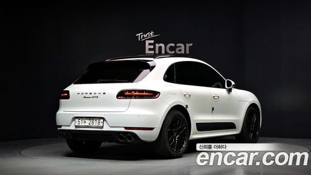 Porsche Macan 2
