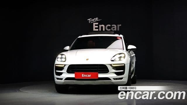Porsche Macan 3