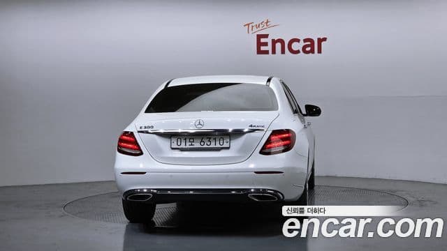 Mercedes-Benz E-Class W213 4