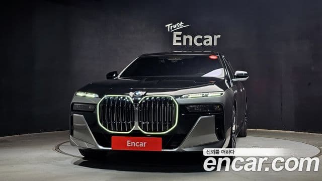 BMW 7 Series (G70) 2