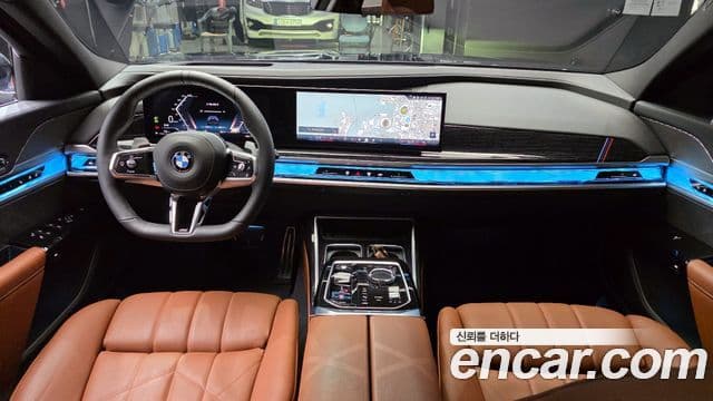 BMW 7 Series (G70) 4