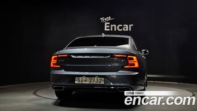 Volvo S90 4