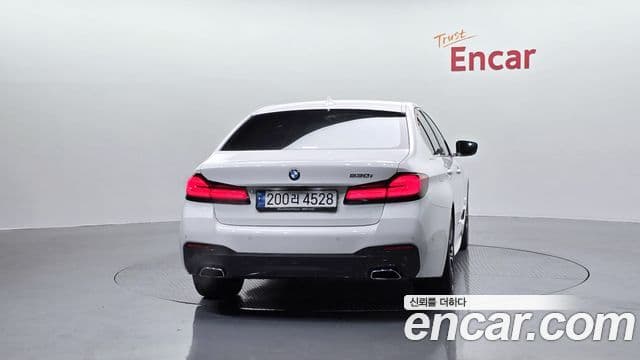 BMW 5 Series (G30) 4