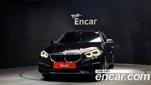 BMW 1 Series (F40) 2