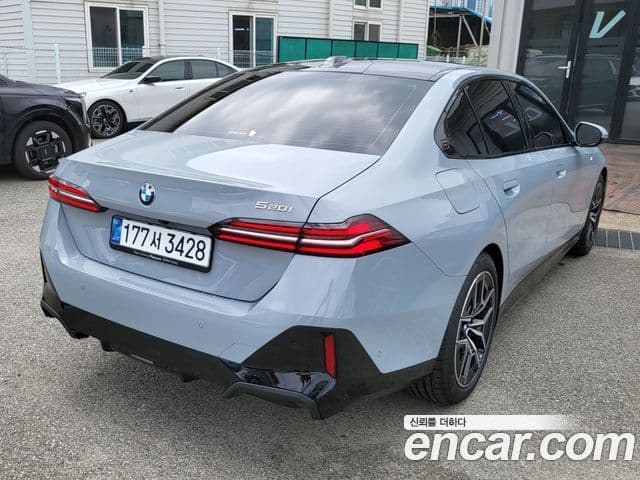 BMW 5 Series (G60) 2