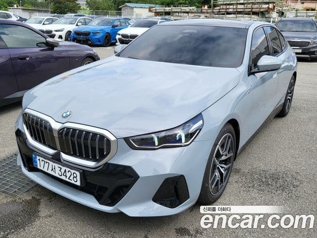 BMW 5 Series (G60) 3