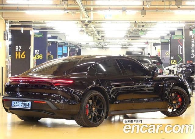 Porsche Taycan 3