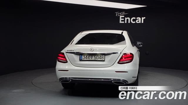 Mercedes-Benz E-Class W213 4
