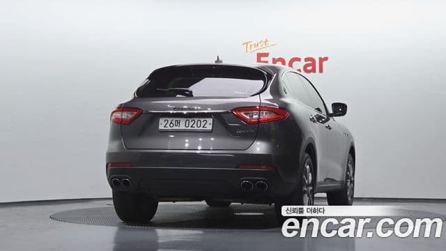 Maserati Levante 4