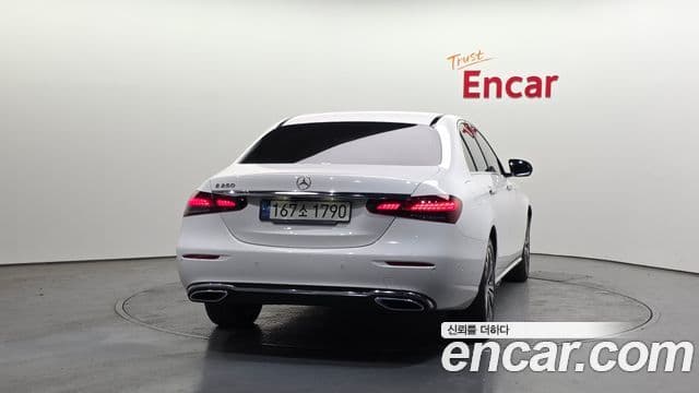 Mercedes-Benz E-Class W213 4