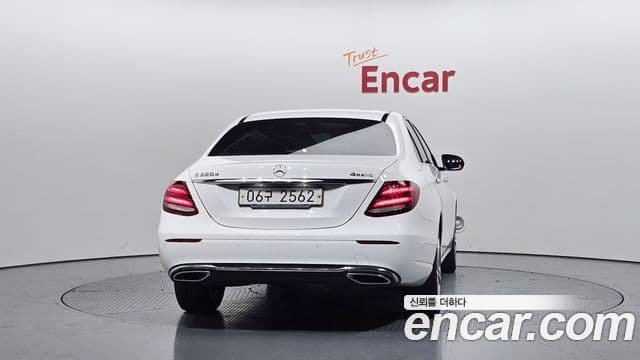 Mercedes-Benz E-Class W213 4