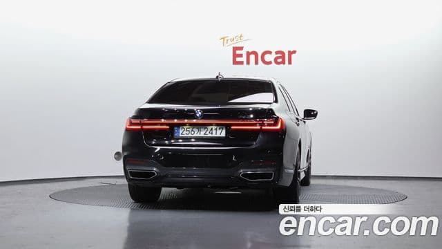 BMW 7 Series (G11) 3