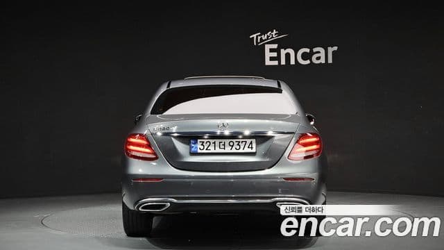 Mercedes-Benz E-Class W213 4