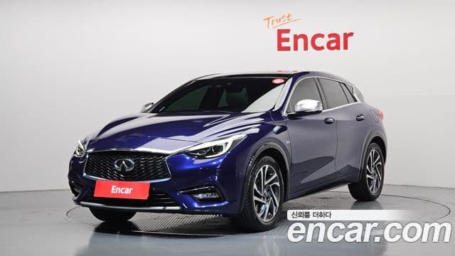 Infiniti Q30 1