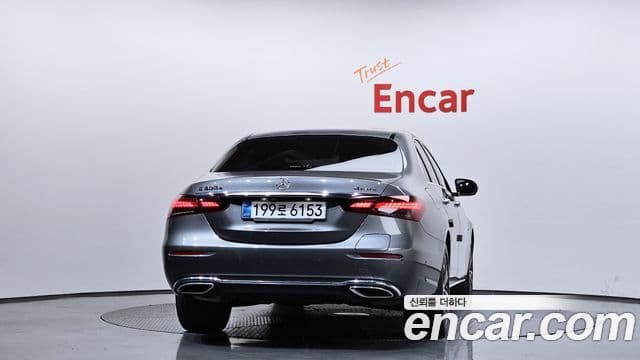 Mercedes-Benz E-Class W213 4