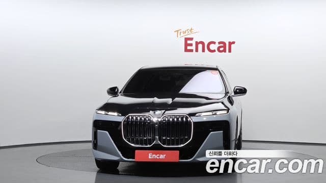 BMW 7 Series (G70) 2