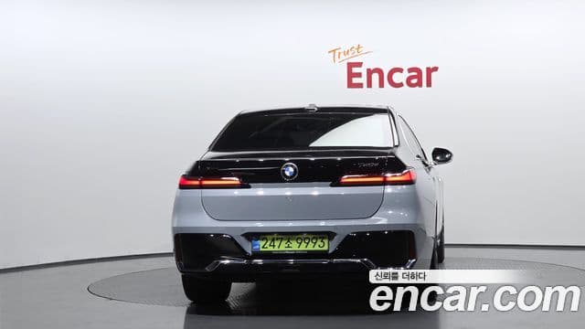 BMW 7 Series (G70) 3