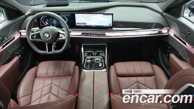 BMW 7 Series (G70) 4