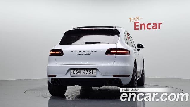Porsche Macan 4