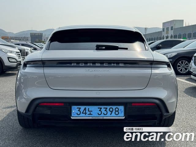 Porsche Taycan 4