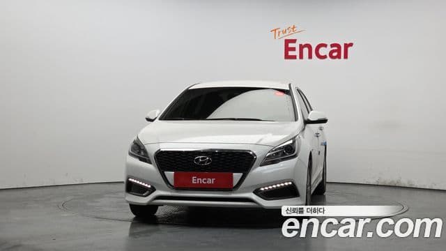Hyundai LF Sonata Hybrid 2
